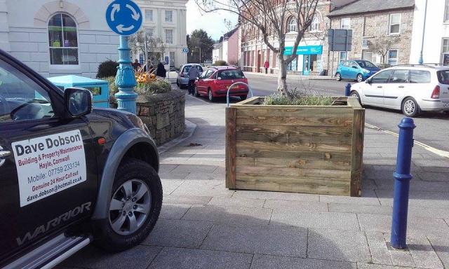 Dave Dobson for making these fabulous replacement olive planters from timber donated by Solo Building Supplies Dave Dobson for making these fabulous replacement olive planters from timber donated by Solo Building Supplies